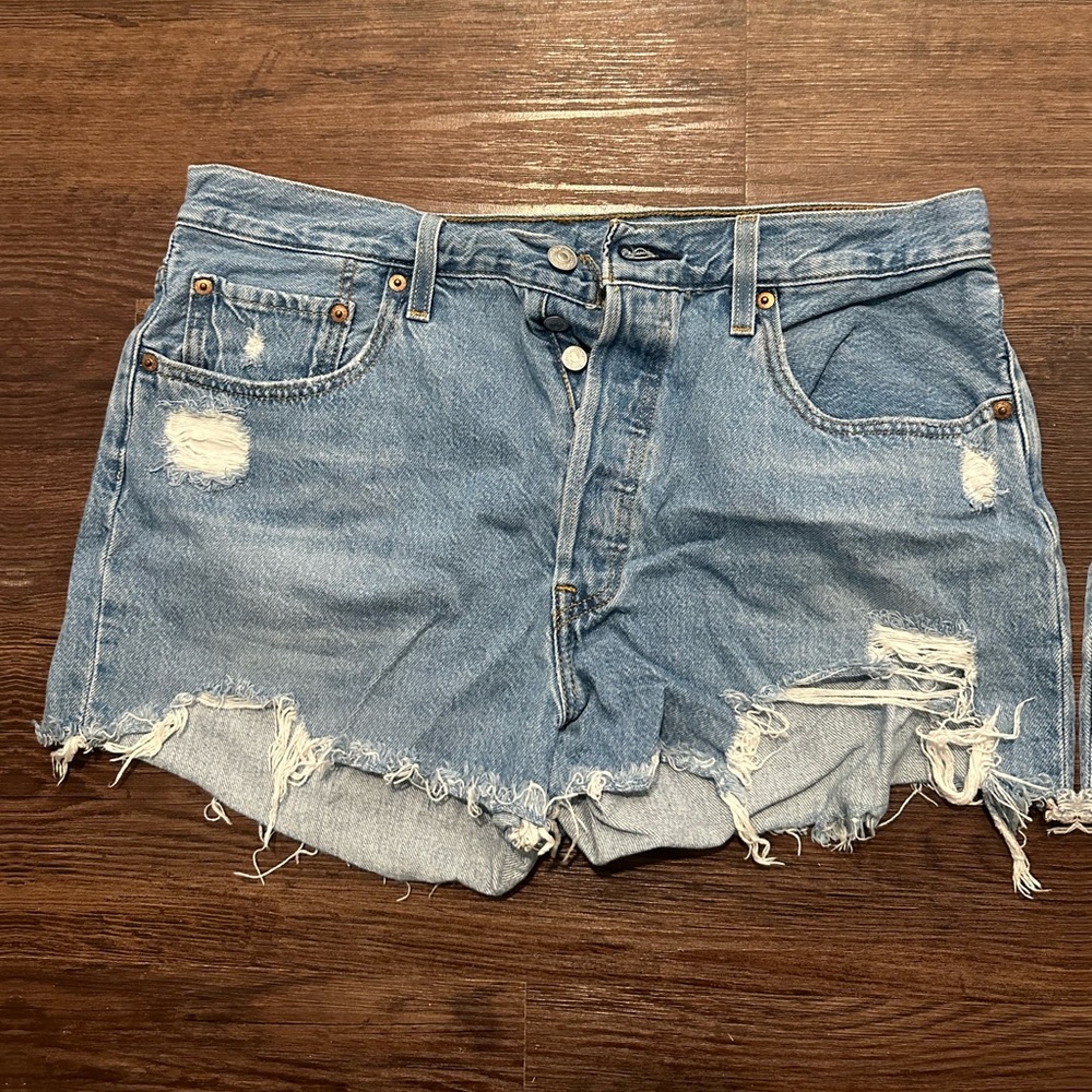 Levi’s 501s Distressed Denim Jean Shorts size 31